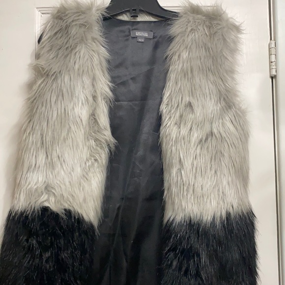 Faux fur vest - Picture 1 of 3